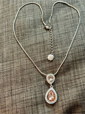 Elegant Silver Teardrop Pendant Necklace with peach/Pink Gemstone
